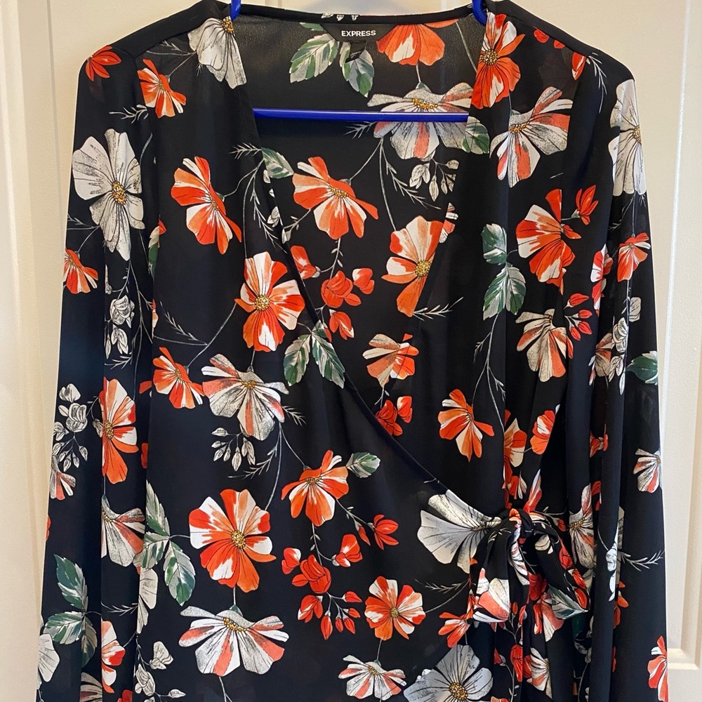 EXPRESS wrap around style top
